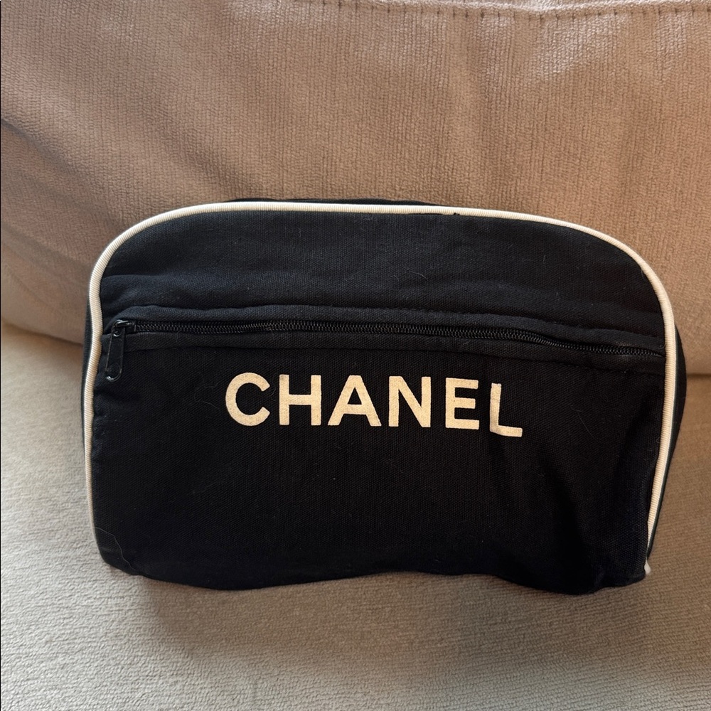 CHANEL Logo Cosmetic Pouch Make Up Bag - Picture 3 of 11
